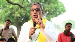 OP Rajbhar से रिपोर्टर बोला लोग आपको ‘बिना पेंदी का लोटा’ कहते हैं, सुभासपा प्रमुख ने भोजपुरी में दिया यह जवाब