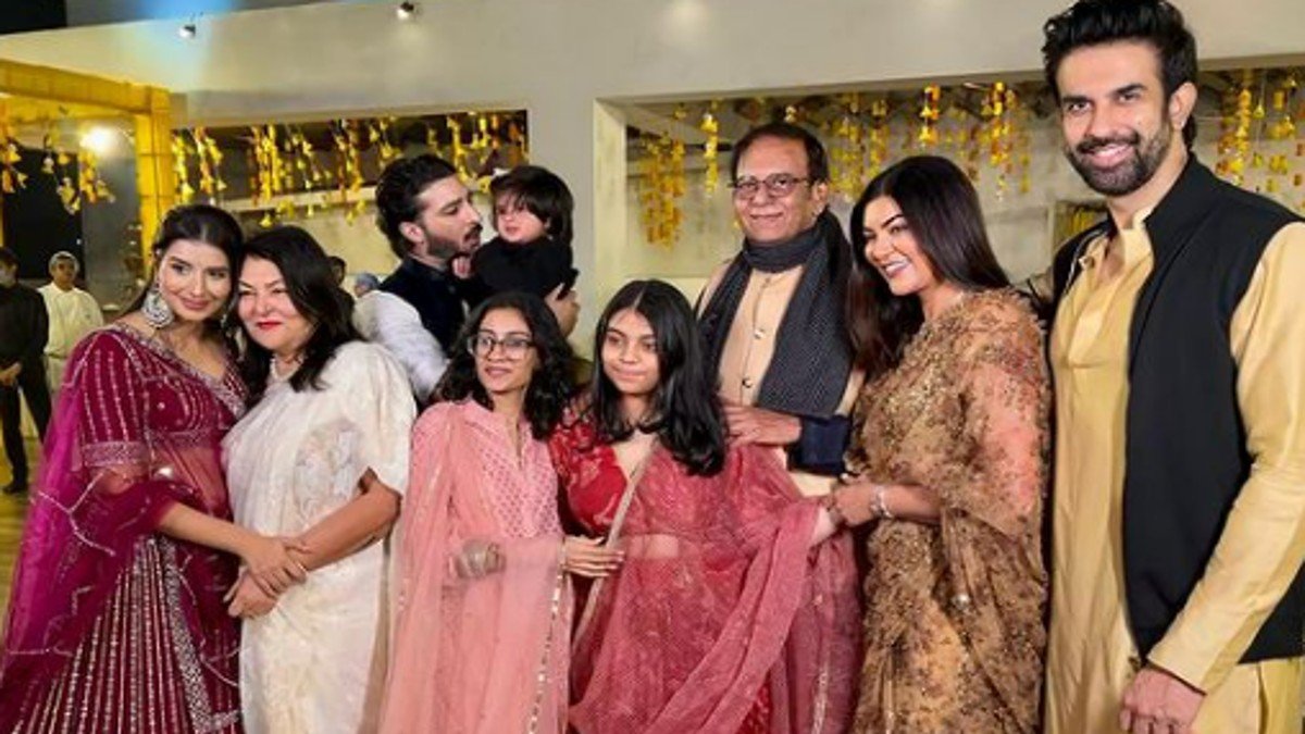 Charu Asopa with sen family, Rajeev sen
