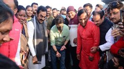 Jyotiraditya Scindia: जब कंचे और गिल्ली-डंडा खेलते नजर आए ज्योतिरादित्य सिंधिया, वायरल हुआ वीडियो