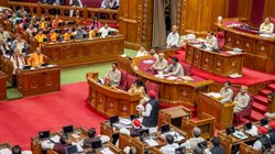 ‘हर बॉल पर मारूंगा छक्का’, अखिलेश यादव ने सदन में योगी आदित्यनाथ को दिया चैलेंज, वीडियो वायरल