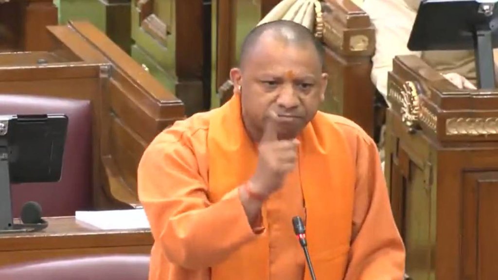 Akhilesh yadav II SP II Yogi Adityanath (1)