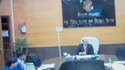 Bihar: मुझे लिख के दो, मैं इनका बैंड बजाता हूं, अपने मातहतों पर भड़के प्रिंसिपल सेक्रेटरी, डिप्टी कलेक्टर को निकाली मां-बहन की गालियां