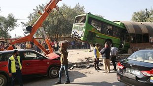 Delhi DTC Bus Accident, Road Accident news