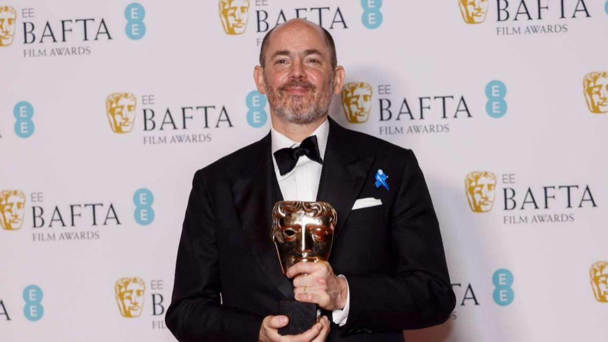 Edward Berger poses with Best Director award, BAFTA | All quiet on the Western Front (Photo AP)