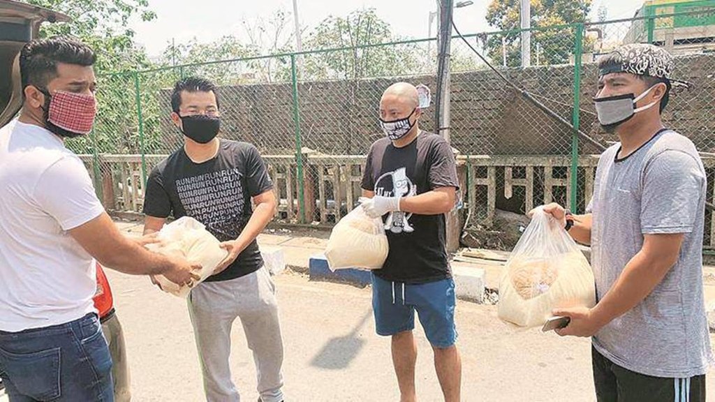 Dunia Mere Aage | Cooperation Feeling, Helping Hands |