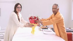जया प्रदा की सीएम योगी से मुलाकात पर बढ़ी राजनीतिक हलचल, इस सीट से चुनाव लड़ने की हो रही चर्चा