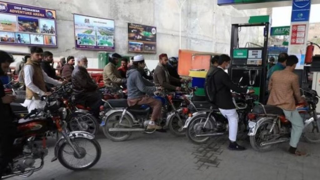 Pakistan fuel shortage | Fuel Crisis | Fuel Crisis
