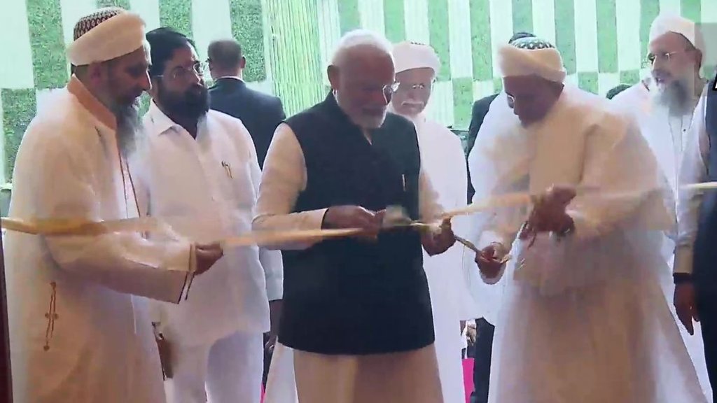 PM Modi : दाऊदी बोहरा के प्रोग्राम में पहुंचे पीएम मोदी, सैफी एकेडमी के नए कैंपस का किया उद्घाटन