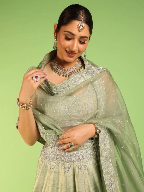 DISHA PARMAR IN NEW AVATAR