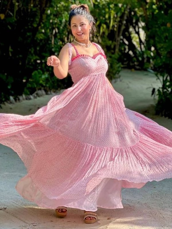 HINA KHAN IN PINK GOWN LOOK