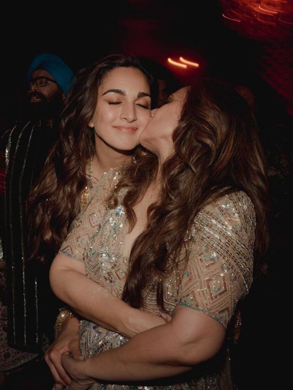 Kiara Advani Mother 4