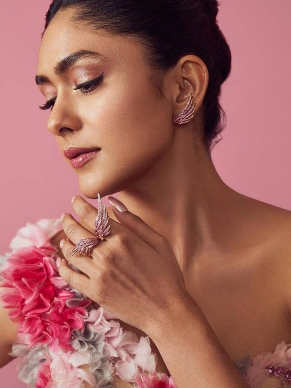 Mrunal thakur glowing skin