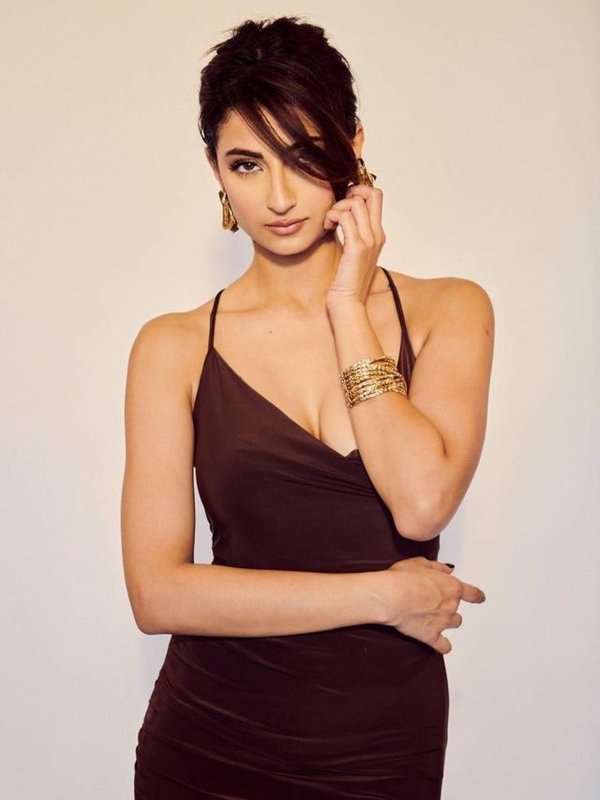 PALAK TIWARI IN BROWN BRALET LOOK