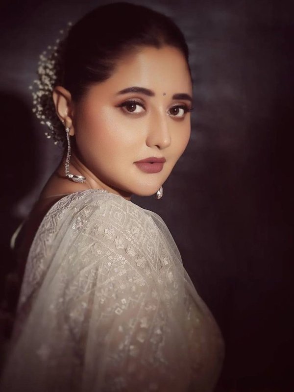 Rashmi Desai style