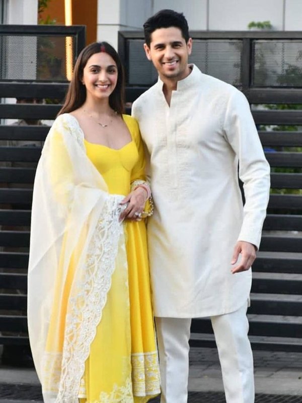 SIDHARTH KIARA TOGETHER IN NEW LOOK