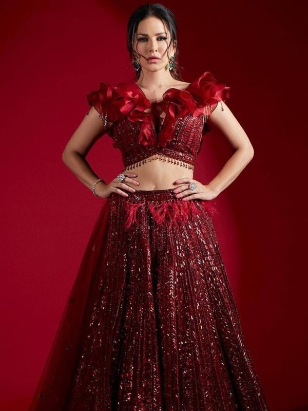 cropped-SUNNY-LEONE-IN-RED-LEHENGA-LOOK.jpeg