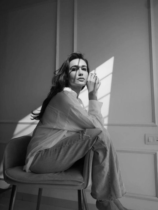 SURBHI JYOTI GLAM LOOK