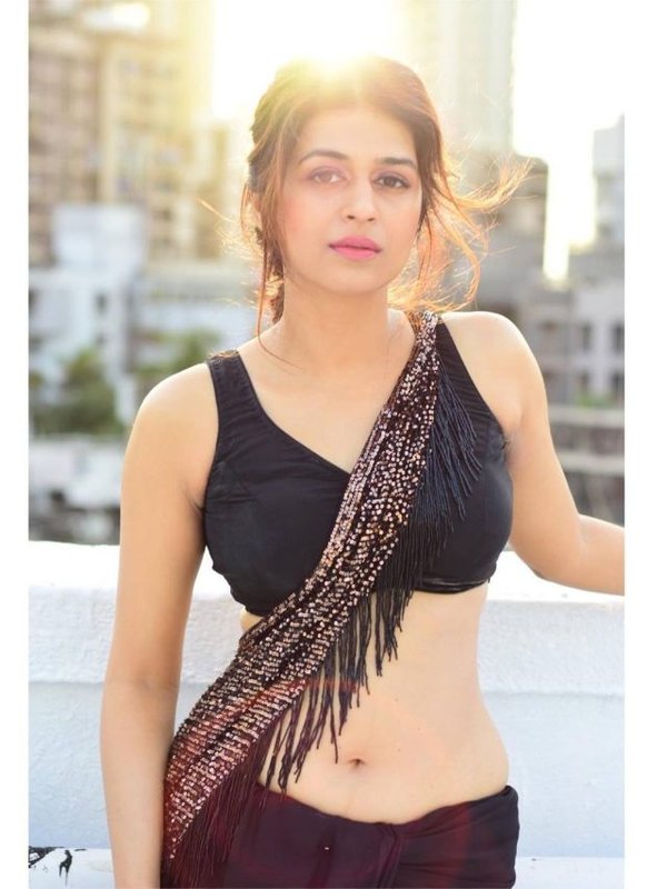 Shraddha Das bold looks