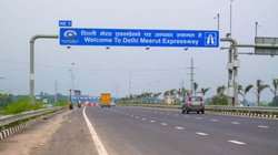 Delhi Meerut expressway: 44 km की यात्रा के लिए कटा 310 रुपये टैक्स, तो सोशल मीडिया यूजर्स ने ली चुटकी, कहा अमृत काल का मजा लीजिए