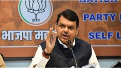Maharashtra: उद्धव ठाकरे की रैली में उर्दू के बैनर, देवेंद्र फडणवीस बोले- बालासाहेब को देना होगा जवाब