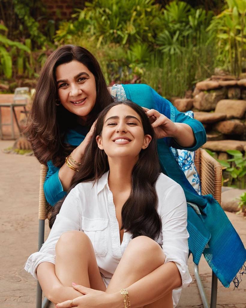 sara ali khan with amrita singh