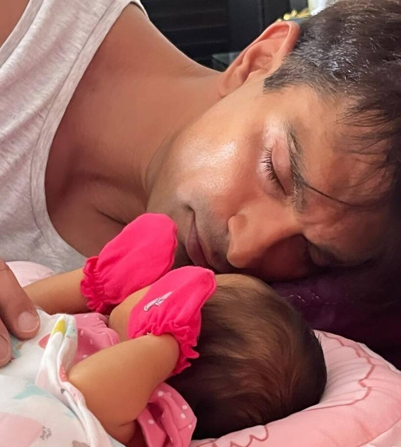 karan singh grover sleeping with her daughter