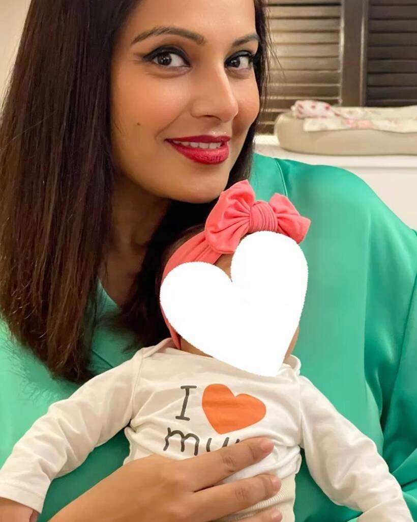 Bipasha in green top with her daughter