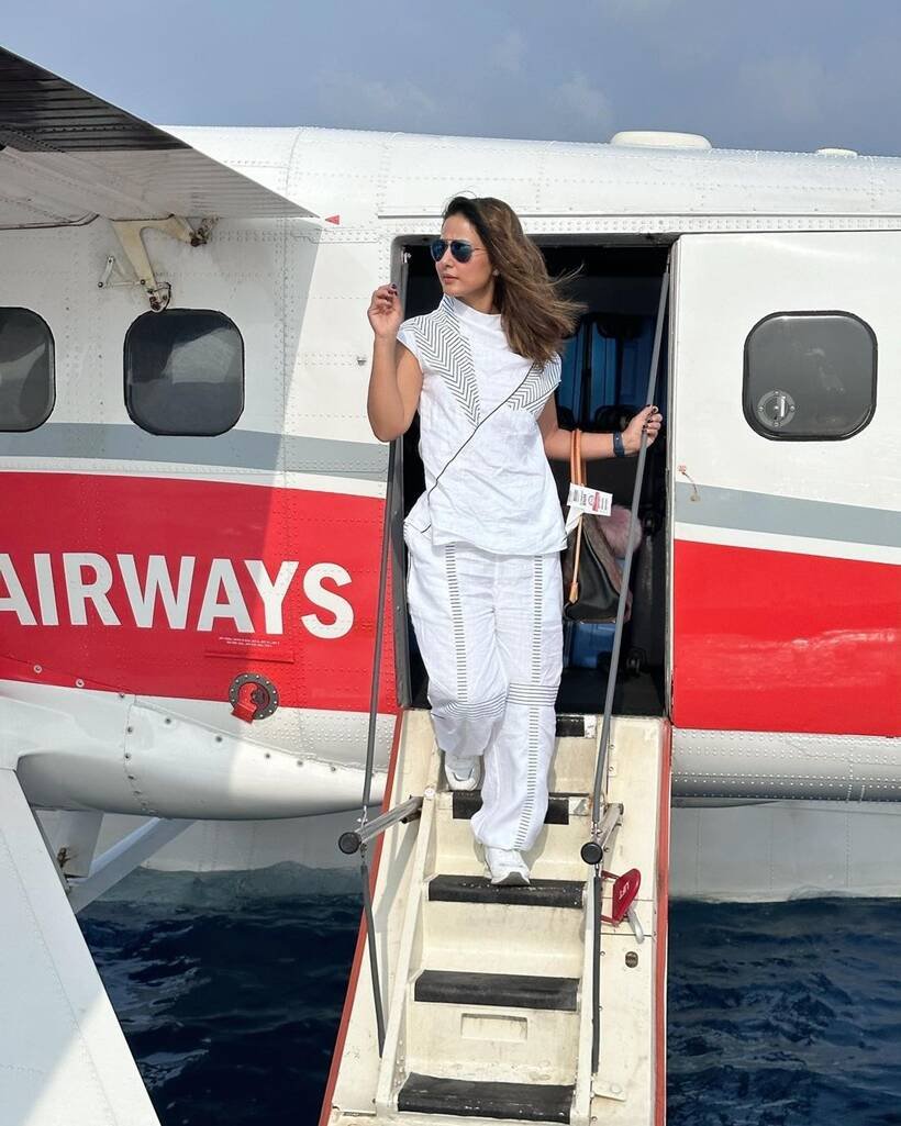 Hina Khan in plane