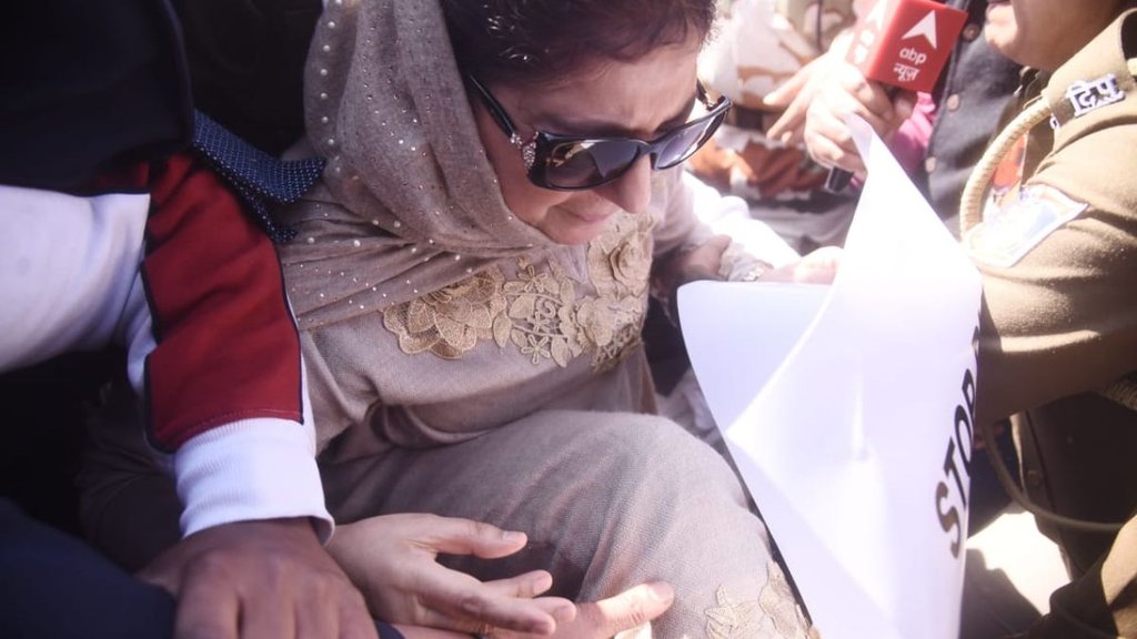 mehbooba mufti| jammu kashmir| Mehbooba Mufti Arrest mehbooba mufti| jammu kashmir| Mehbooba Mufti Arrest