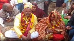 Ayodhya: 6 बेटियों के कन्यादान के बाद कोई खाना बनाने वाला ना बचा, 65 की उम्र में 23 साल की लड़की से की शादी