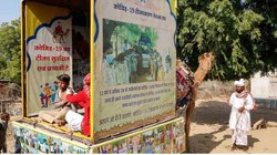 Project Momentum: ऊंट गाड़ियां, कठपुतली नृत्य और वैक्सीन सांग्स, जानिए राजस्थान के रेतीले इलाकों में कैसे पहुंचा कोविड का टीका