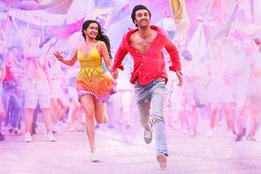 tere pyaar mein| tu jhoothi main makkaar
