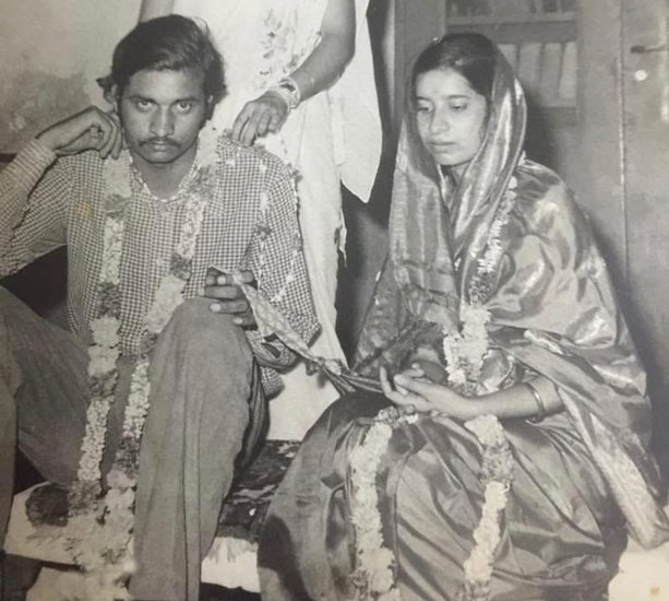 smriti irani, smriti irani father mother, smriti irani family