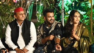 Akhilesh yadav II SP II Swara Bhaskar