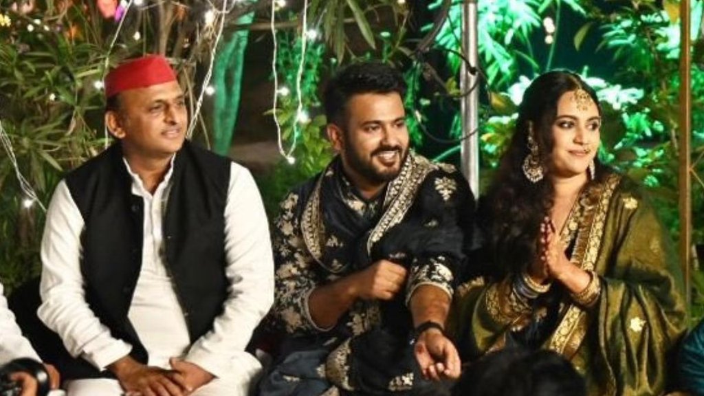 Akhilesh yadav II SP II Swara Bhaskar