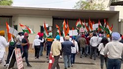 खालिस्तानियों ने किया तिरंगे का अपमान तो जवाब देने ब्रिटिश उच्चायोग पहुंचे सिख समुदाय के लोग, भाजपा नेता ने शेयर किया वीडियो