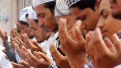 Controversy over Namaz: नमाज पढ़ने को लेकर विवाद, मौके पर पुलिस फोर्स तैनात, जानिए कहां का है मामला