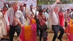 मीनाक्षी लेखी की होली पार्टी में थिरके विदेश डेलीगेट्स, ठुमका देख लोगों ने किये मजेदार कमेंट्स