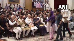 पद्मश्री सम्मान लेने से पहले पीएम नरेंद्र मोदी के सामने भावुक हुईं हिरबाई लोबी, वीडियो पर आ रहीं ढेरों प्रतिक्रियाएं