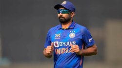 मोहम्मद शमी को देख फैंस ने लगाए जय श्री राम के नारे, पूर्व IAS बोले- खेल में भी धर्म को घुसा दिया