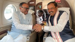 केशव प्रसाद मौर्य और ब्रजेश पाठक ने मिलाए हाथ तो सपा ने योगी से दोनों के तनाव का जिक्र कर तंज कसा – कह रहे हैं कि चलो मिलकर पलटाई