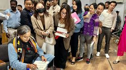 शशि थरूर से लड़की ने पूछा- आप इतने हैंडसम और होशियार कैसे हैं? दिया ऐसा जवाब कि हंसी नहीं रोक पाए लोग