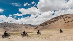 Top 5 Affordable Adventure Bikes: टॉप 5 एडवेंचर बाइक, जो बढ़ा कम बजट में बन सकती हैं आपके लिए बेस्ट ऑप्शन