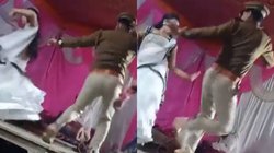 Viral Video: डांसर के साथ पुलिस वाले ने किया जबरदस्त डांस, लोग बोले- इस नौकरी में समय बर्बाद है, मुंबई में जुगाड़ कीजिए