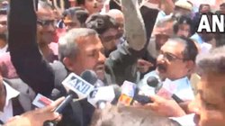 ‘अतीक अहमद को जूते की माला पहनाने आया हूं…’ कोर्ट परिसर के बाहर मीडिया से बोला यह शख्स, जानिए कौन है?