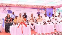 भाजपा नेताओं के साथ मंच पर दिखा बिलकिस बानों मामले का दोषी, सोशल मीडिया लोग उठा रहे ऐसे सवाल