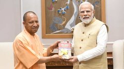 PM नरेंद्र मोदी से मिले CM योगी आदित्यनाथ, गिफ्ट की यह खास किताब
