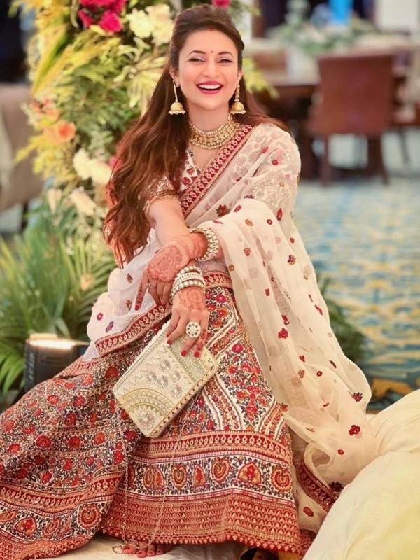 DIVYANKA TRIPATHI AS ISHITA MAA LOOK