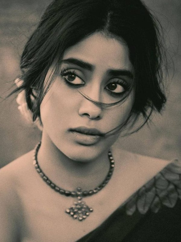 JANHVI KAPOOR - BERANG LOOK