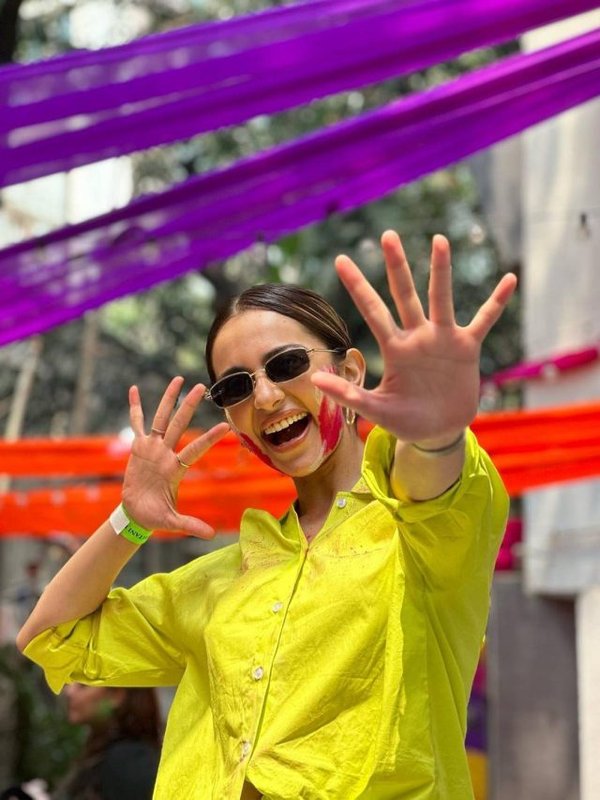 cropped-RAKUL-HOLI-LOOK.jpeg